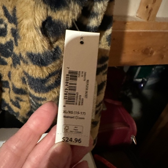 Cropped Leopard Print Faux Fur Jacket - Picture 4 of 4